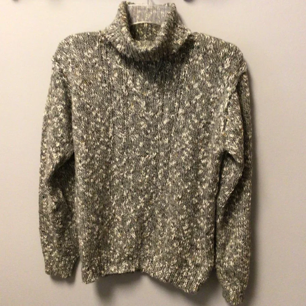 Illustrations - Vintage Gray Turtleneck Sweater with white, red, green, gold & p - Picture 4 of 7